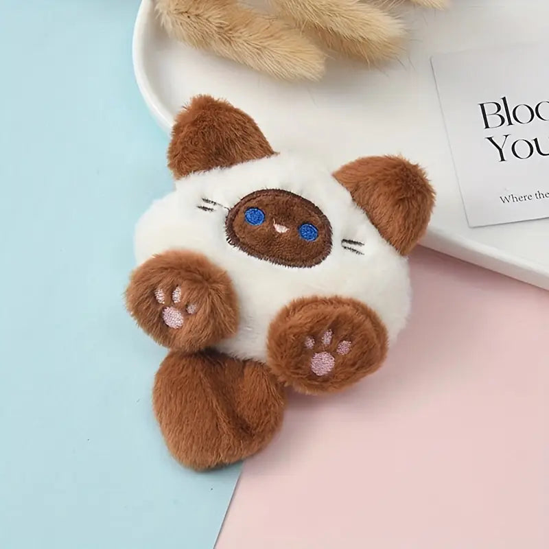 Schattig en zacht stoffen kattenknuffeltje met een piepstaartje voor je collectie