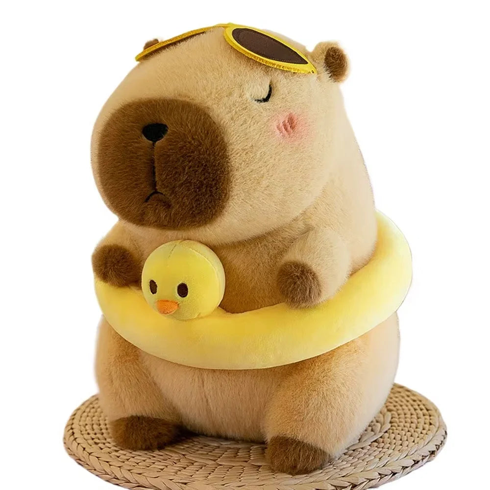 Superzachte capibara knuffel in kawaii stijl met een vrolijk eend zwembandje