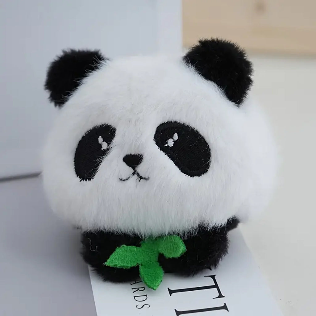 Zwarte pluche panda sleutelhanger met stevige metalen ring, schattig en praktisch