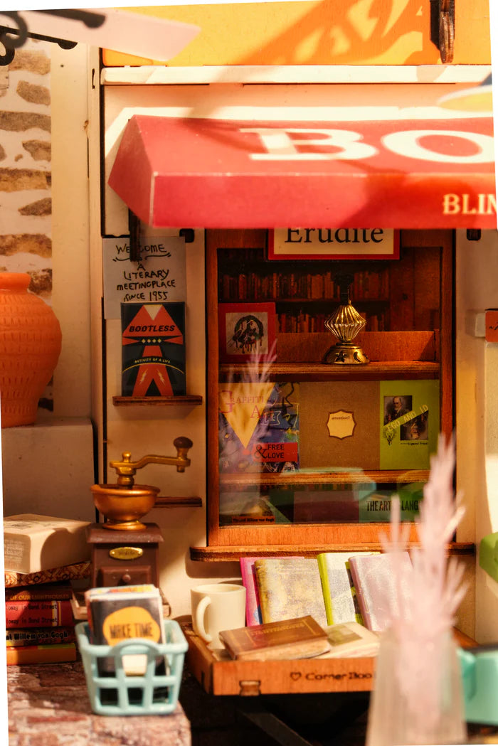 Rolife | Miniature shop: Corner bookstore - 19 cm