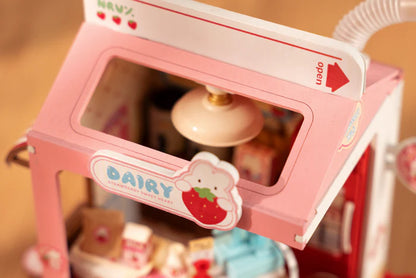 Rolife | Miniatuur winkeltje: Strawberry Milk box  - 15 cm