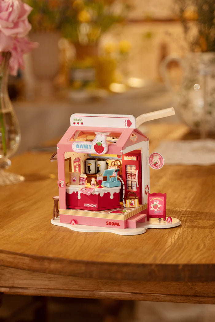 Rolife | Miniature shop: Strawberry Milk box - 15 cm