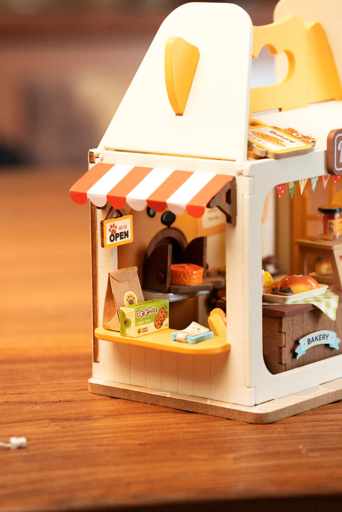 Rolife | Miniature shop: Teddy's breadbox - 15 cm