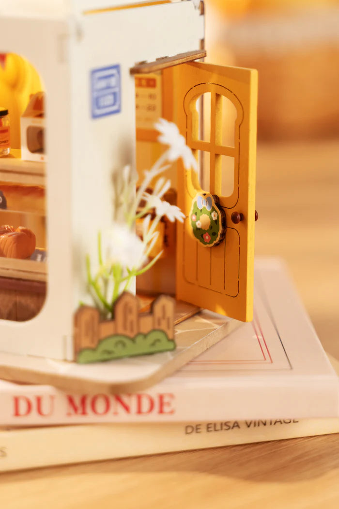 Rolife | Miniature shop: Teddy's breadbox - 15 cm