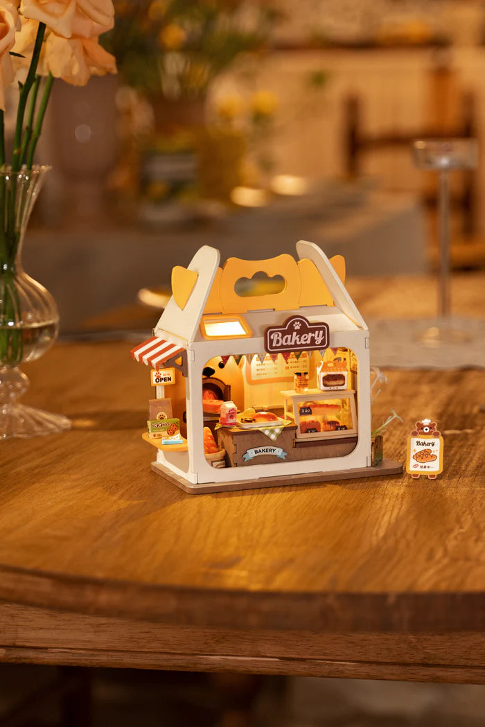 Rolife | Miniature shop: Teddy's breadbox - 15 cm