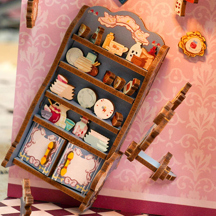 Tone Cheer | Book nook: Alice in wonderland - 24 cm